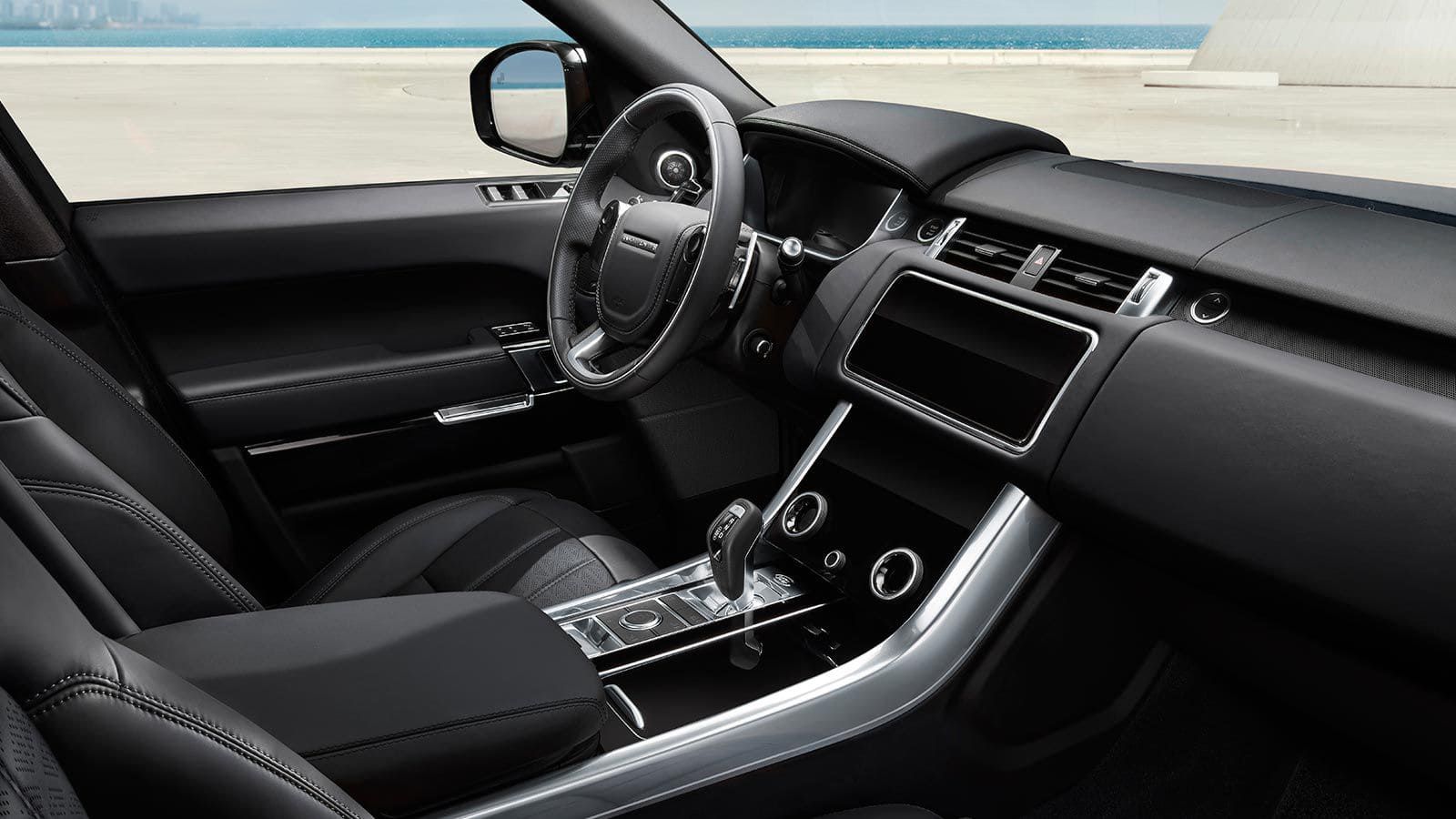 Range Rover Sport HSE Dynamic Black с отделкой интерьера кожей цвета Ebony.