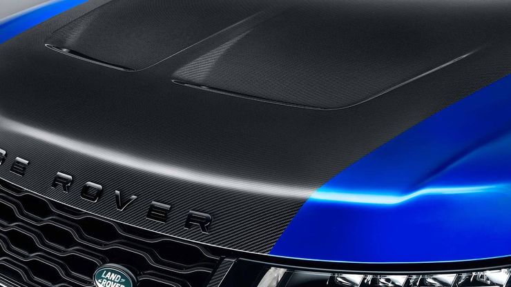 Range Rover Sport SVR с уникальным дизайном опционального капота с отделкой из карбона.